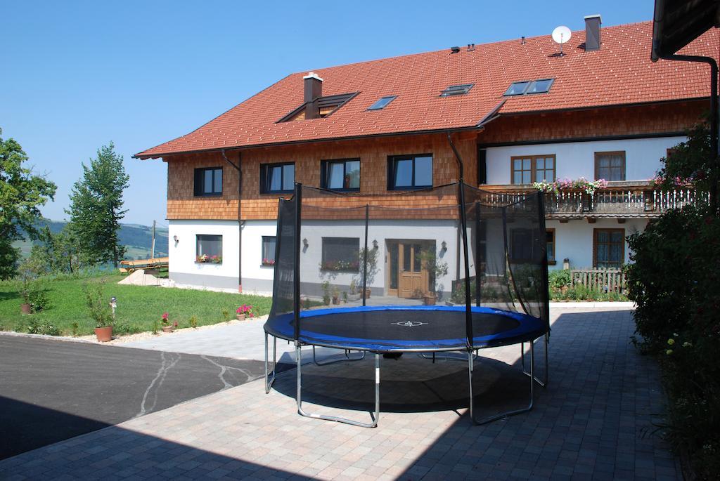 Familienferienhof Stabauer Zell am Moos Exteriör bild